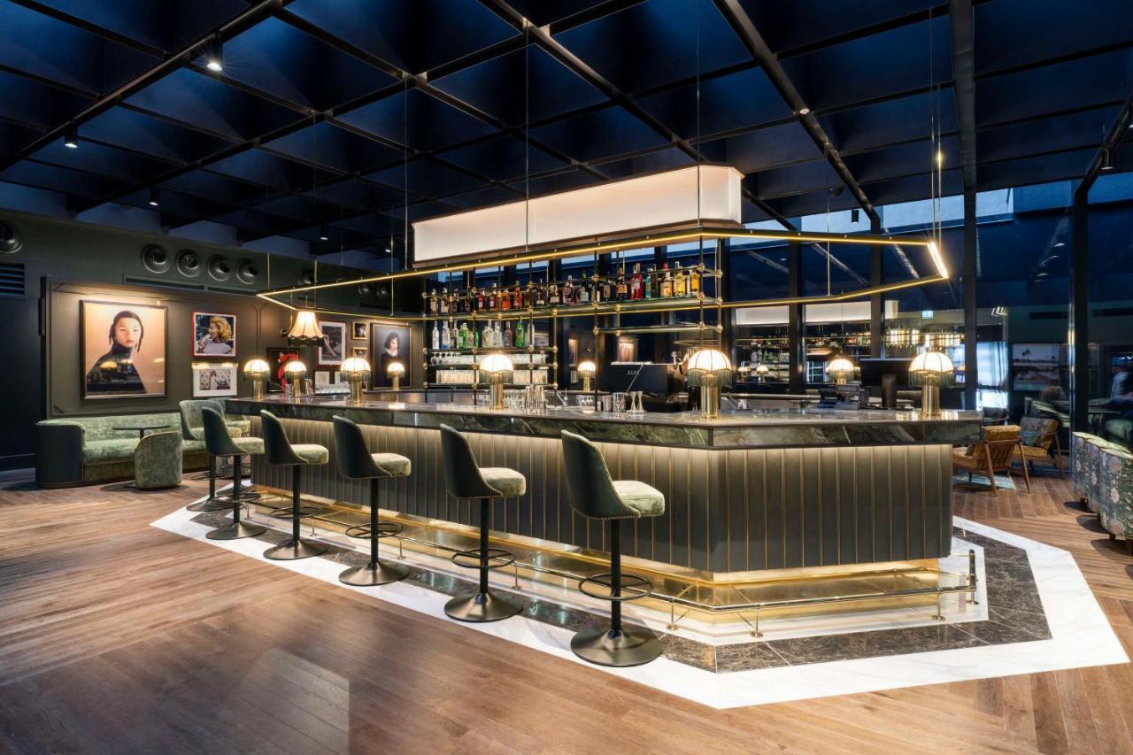 Radisson Collection Hotel, Santa Sofia ميلان المظهر الخارجي الصورة The bar at the new Club at London Heathrow Airport