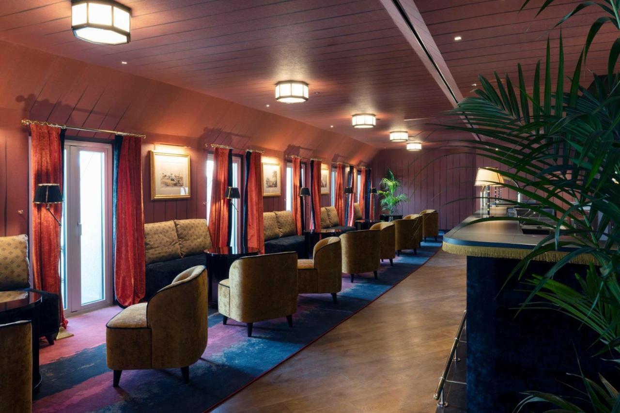 Radisson Collection Hotel, Santa Sofia ميلان المظهر الخارجي الصورة The interior of the lounge