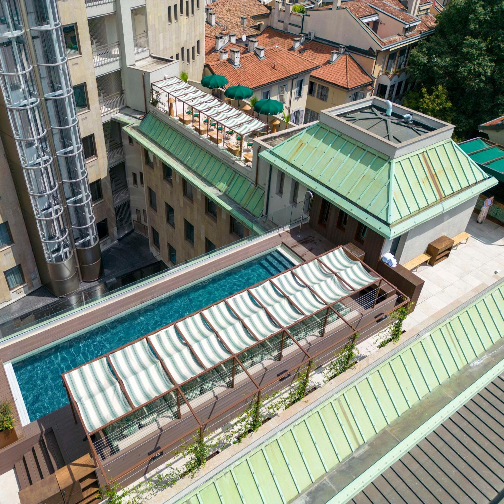 Radisson Collection Hotel, Santa Sofia ميلان المظهر الخارجي الصورة The rooftop pool at the Mandarin Oriental, Munich